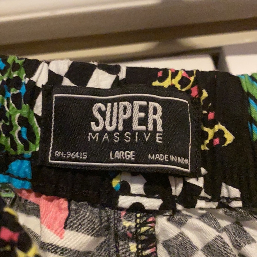 80s retro print men’s shorts size large 7in inseam - Picture 2 of 3